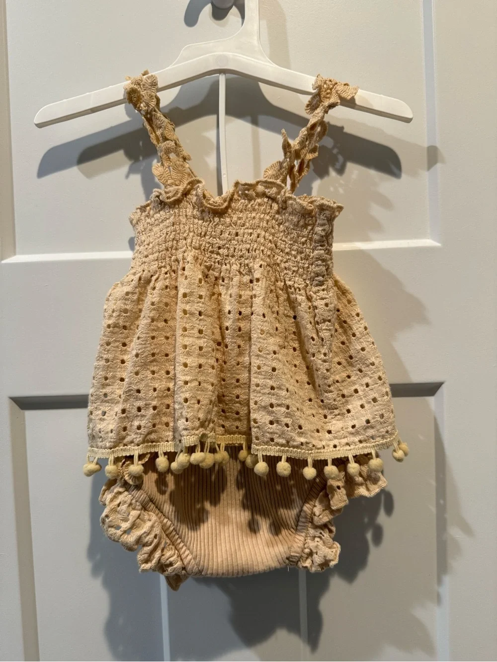 Baby Cream Eyelet Pom Pom Set
